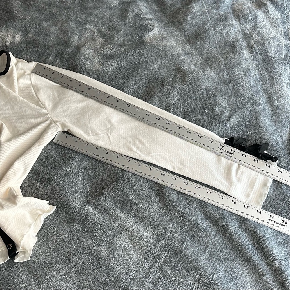 New Badgley Mischka White Cardigan Top Black Trim Bow Ribbon Cuffs Chic Ribbed - Picture 15 of 15